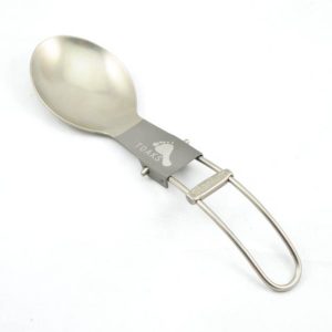 Ultralehká skládací lžíce TOAKS Titanium Folding Spoon - s leštěnou naběračkou, pevná a korozivzorná.