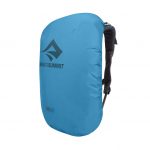 Skladná a robustní pláštěnka Sea To Summit Nylon Pack Cover S (30-50 l) - modrá nasazená na batohu.