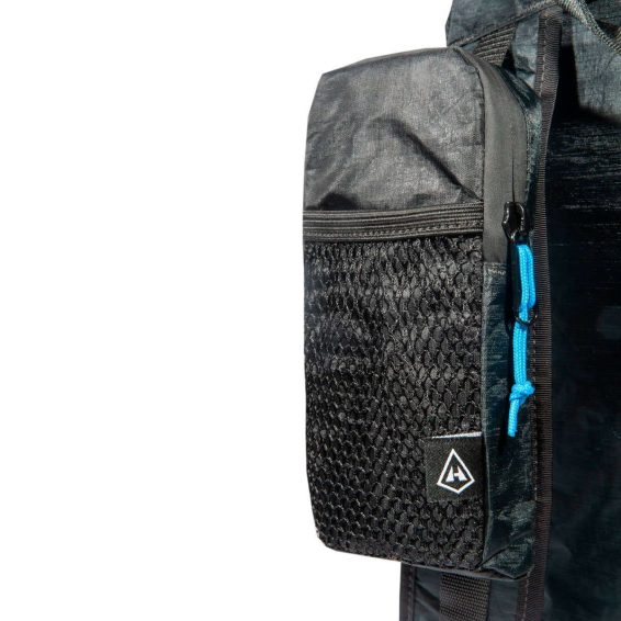 Ramenní kapsa Hyperlite Mountain Gear Shoulder Pocket, boční pohled na batohu